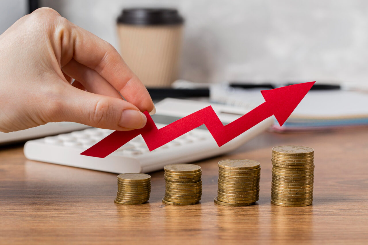 https://asesoresfinancieros.com.co/wp-content/uploads/2025/04/Invertir-en-fondos-rentables-1280x853.jpg