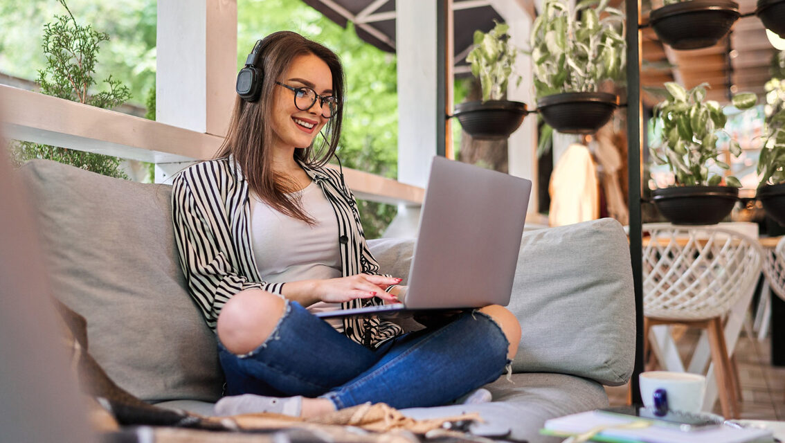 https://asesoresfinancieros.com.co/wp-content/uploads/2025/07/Finanzas-trabajadores-independientes-y-freelancers-1134x640.jpg