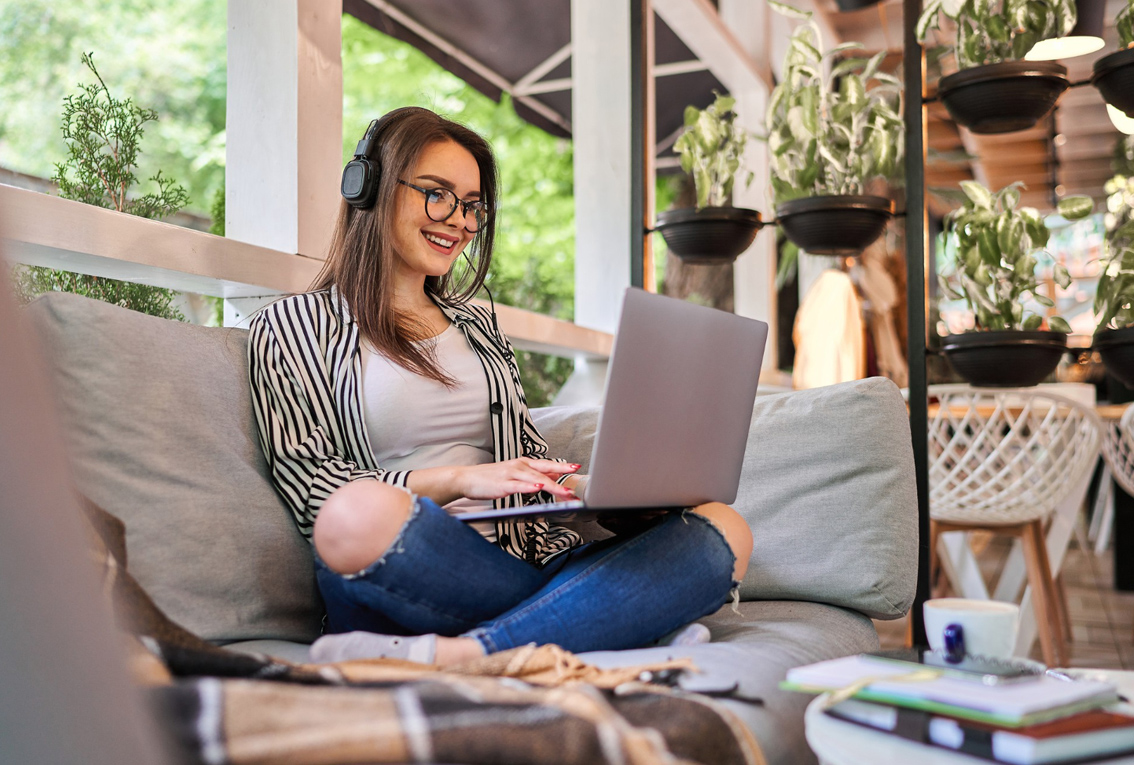 https://asesoresfinancieros.com.co/wp-content/uploads/2025/07/Finanzas-trabajadores-independientes-y-freelancers.jpg