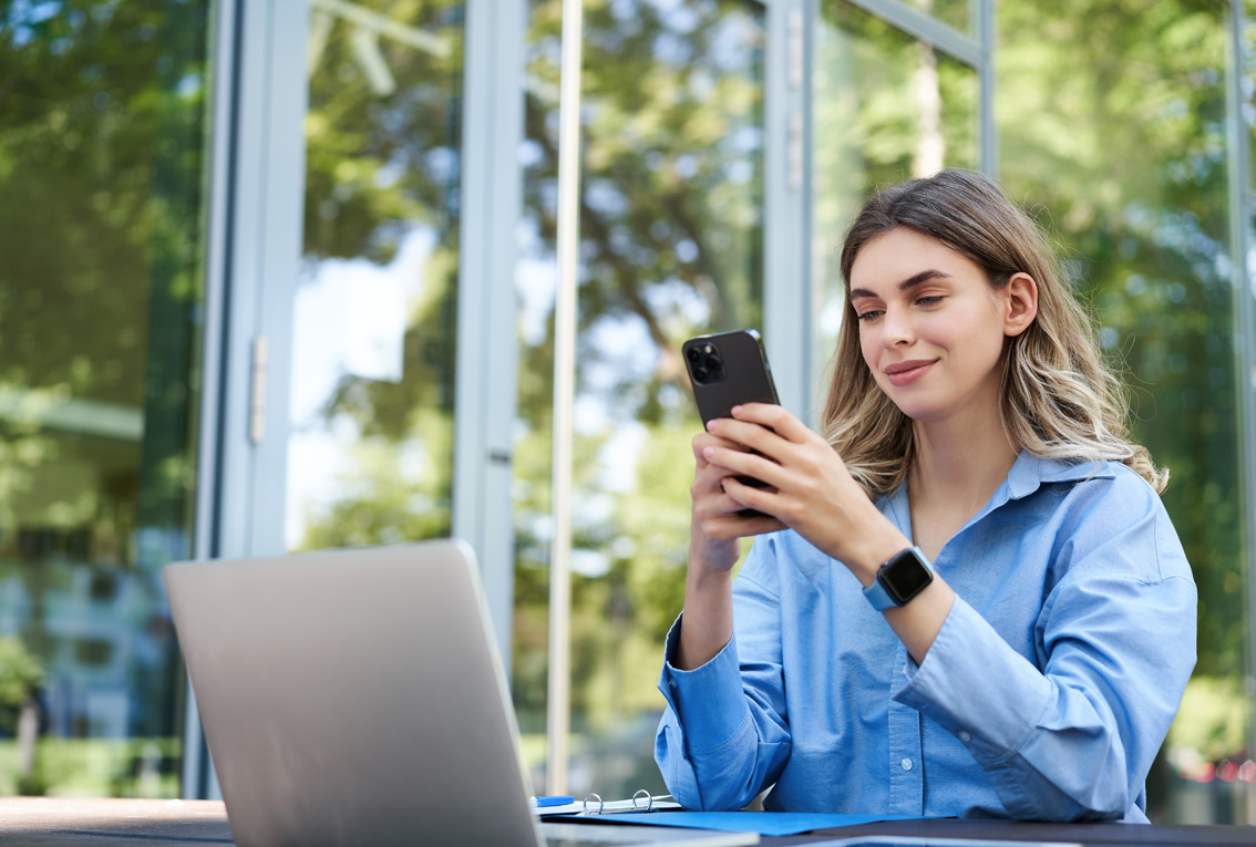 https://asesoresfinancieros.com.co/wp-content/uploads/2025/08/finanzas-para-nómadas-digitales.jpg