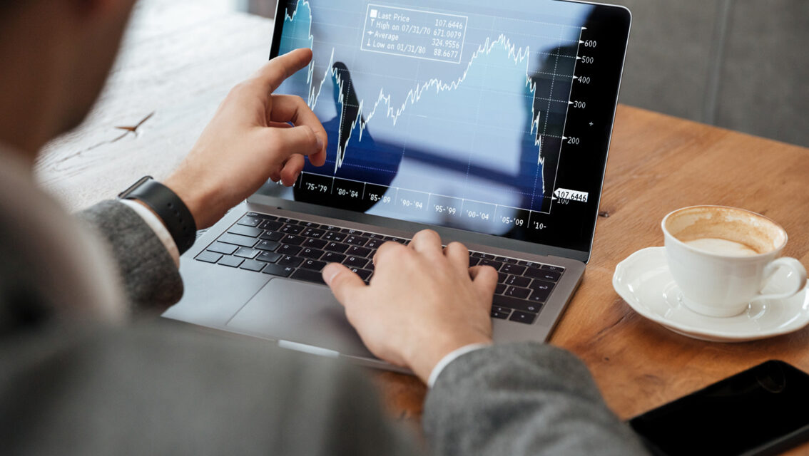 https://asesoresfinancieros.com.co/wp-content/uploads/2025/10/De-ahorrar-a-invertir-1134x640.jpg