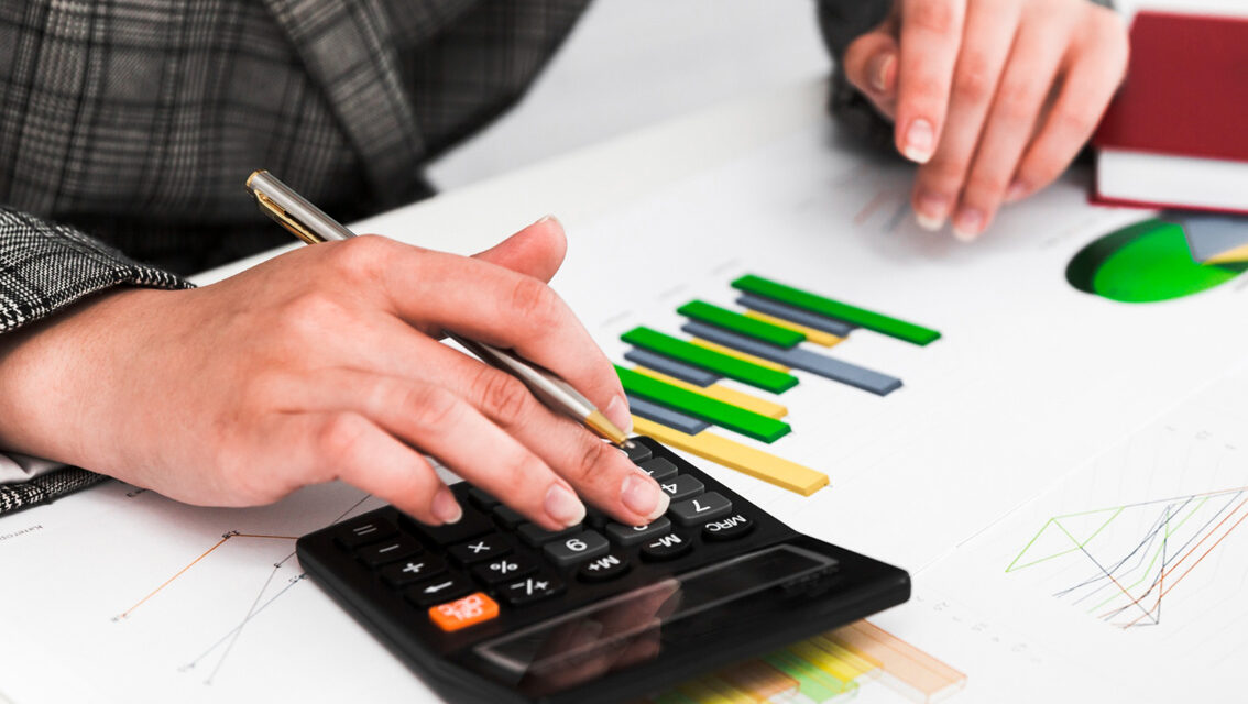 https://asesoresfinancieros.com.co/wp-content/uploads/2026/01/ingresos-variables-1134x640.jpg