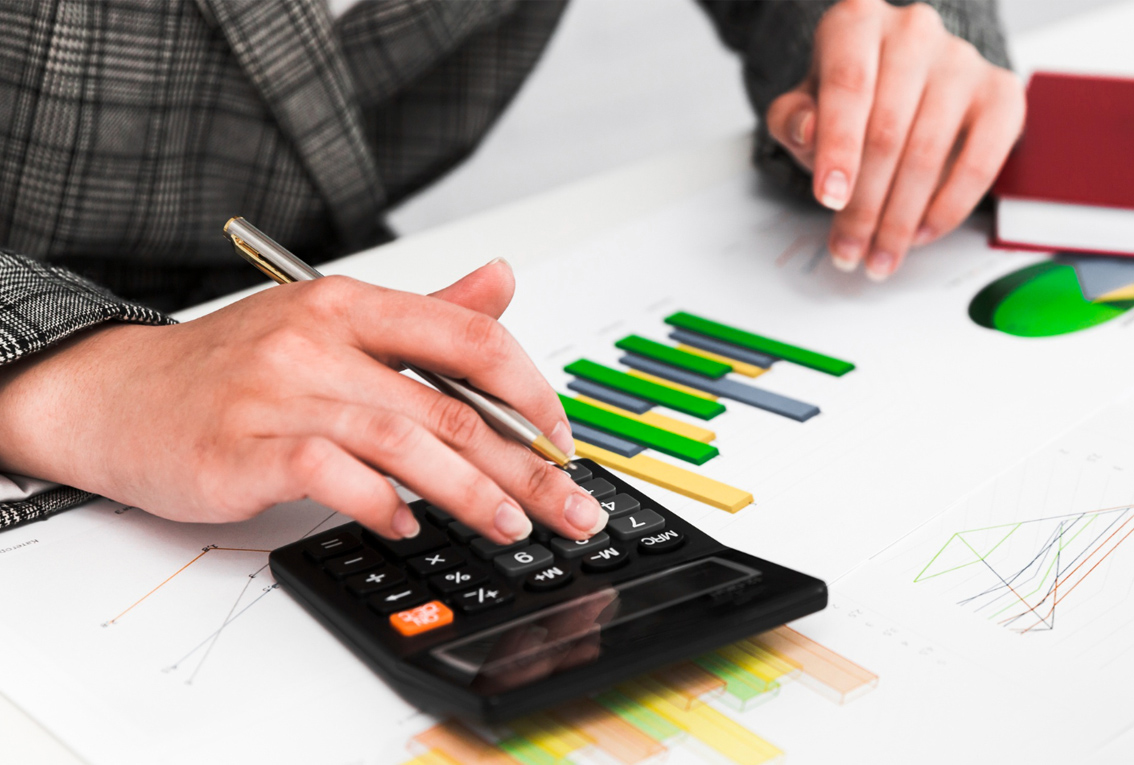 https://asesoresfinancieros.com.co/wp-content/uploads/2026/01/ingresos-variables.jpg