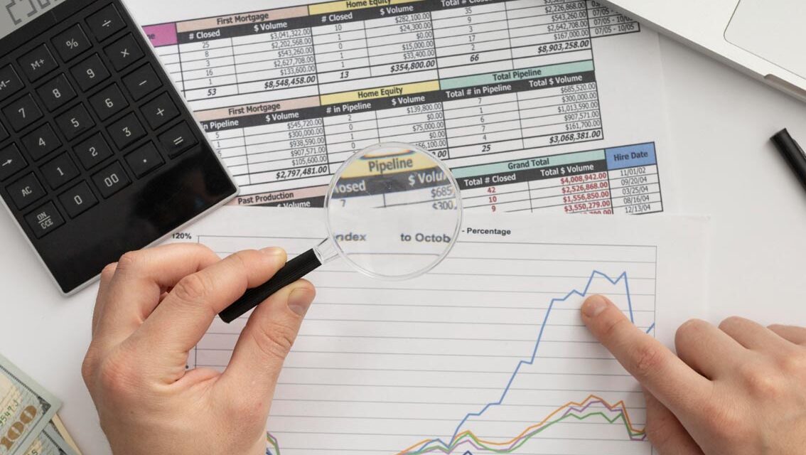 https://asesoresfinancieros.com.co/wp-content/uploads/2026/03/ingresos-variables-en-Colombia-1134x640.jpg