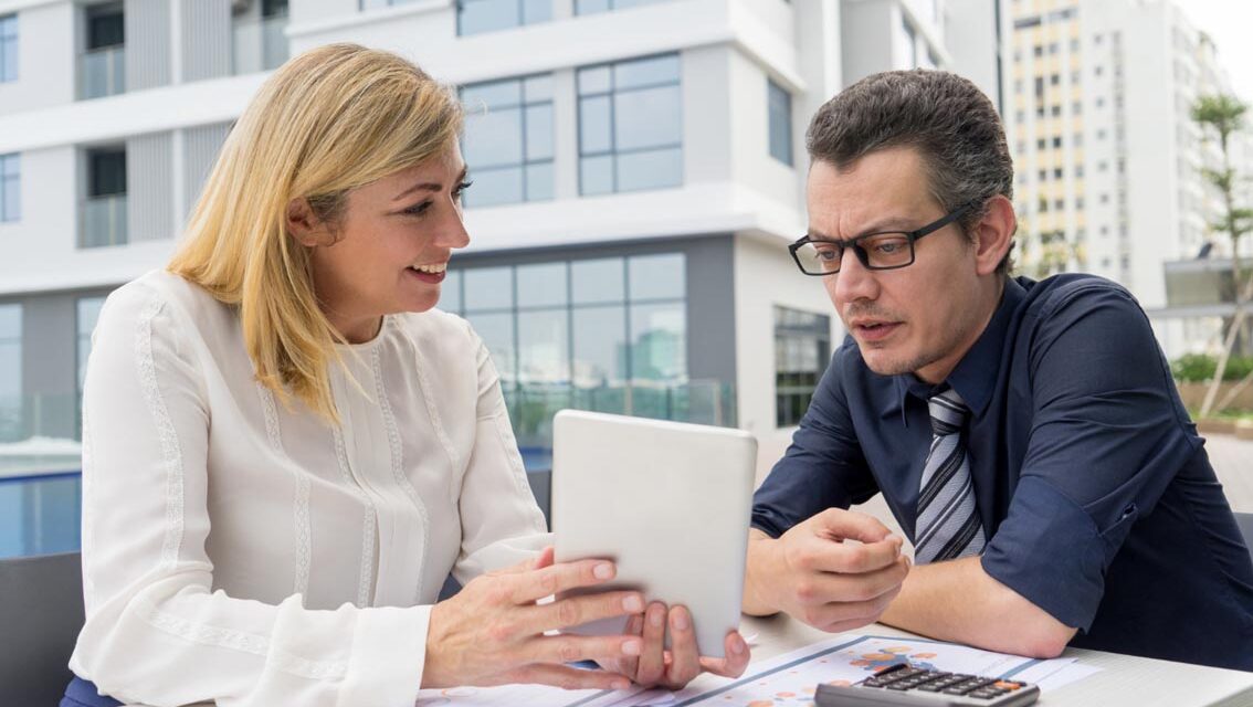 https://asesoresfinancieros.com.co/wp-content/uploads/2026/03/inversiones-seguras-y-arriesgadas-1134x640.jpg