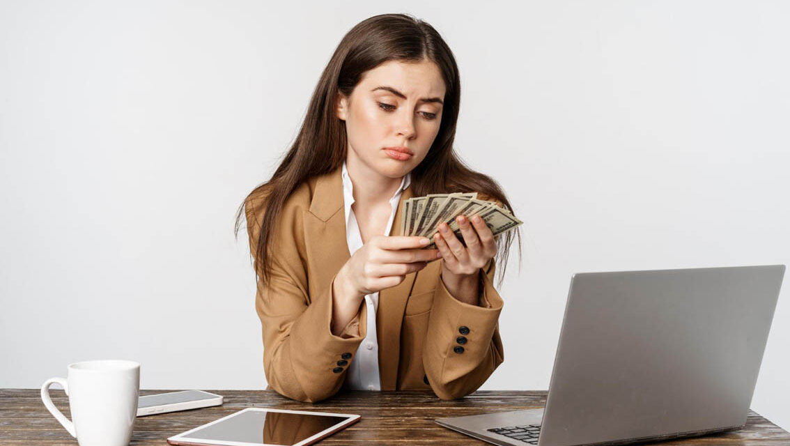 https://asesoresfinancieros.com.co/wp-content/uploads/2026/06/Vivir-al-día-financieramente-1134x640.jpg